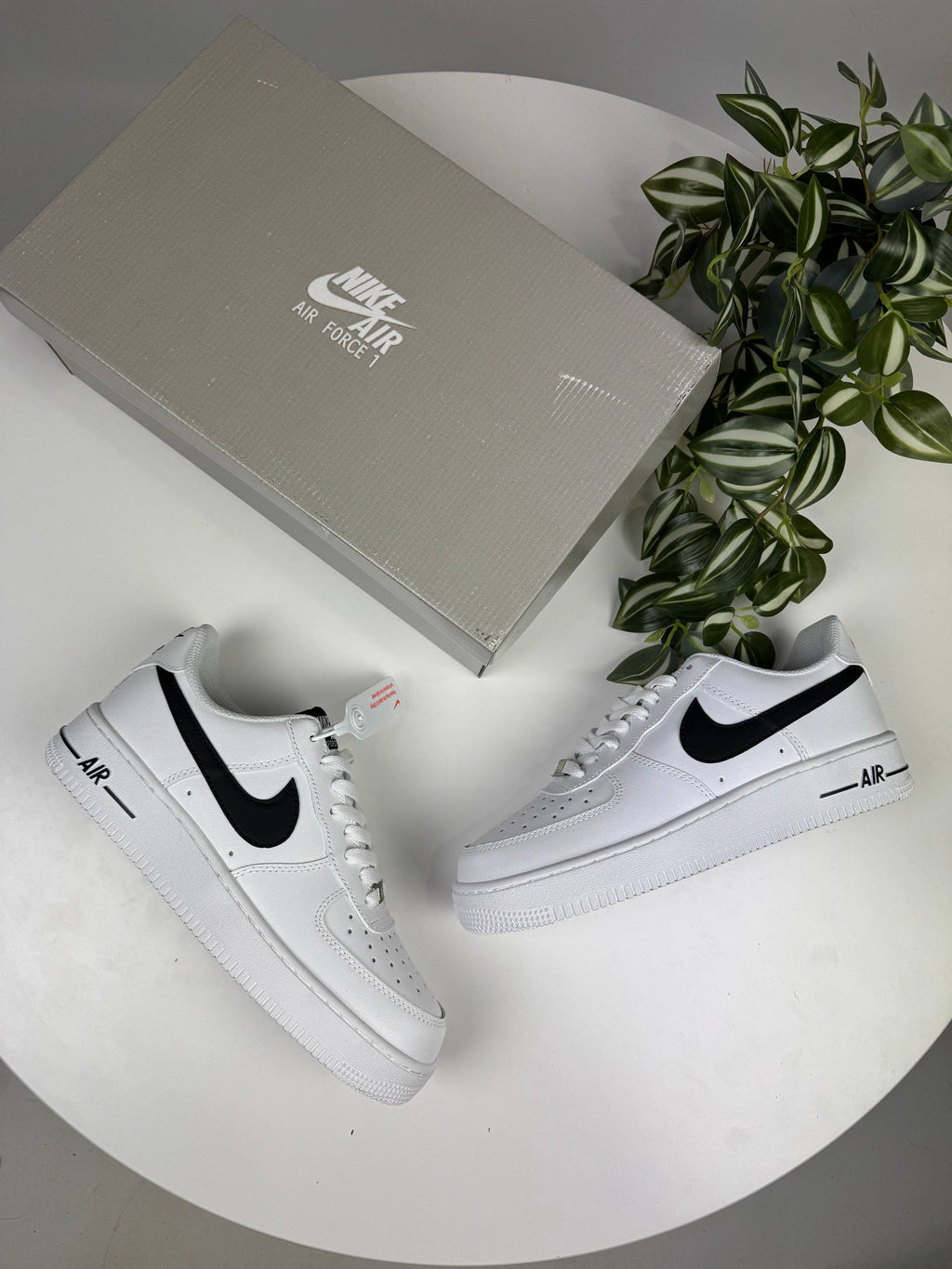 Кросівки Nike Air Force White (чорний свуш)🚀