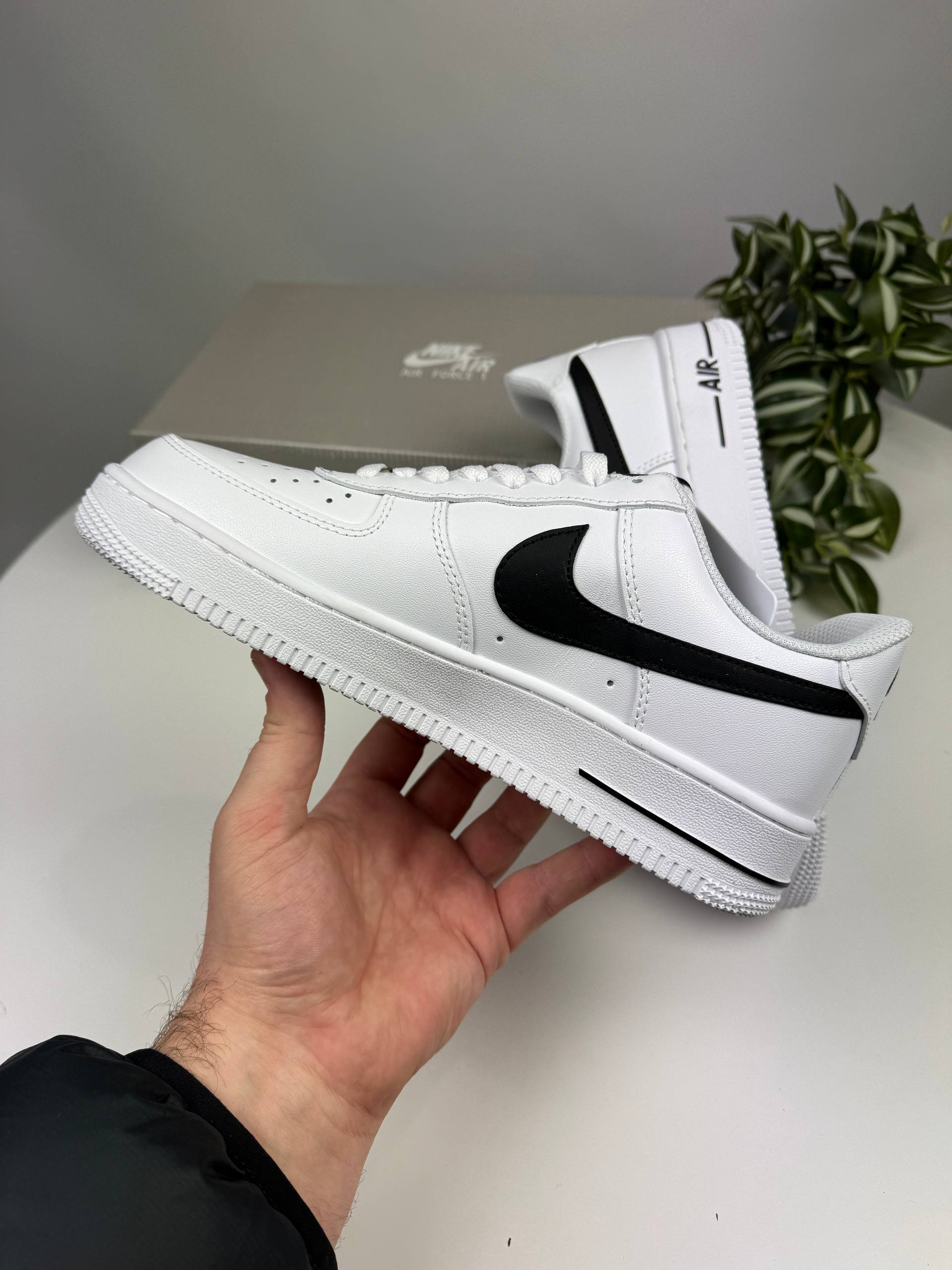 Кросівки Nike Air Force White (чорний свуш)🚀