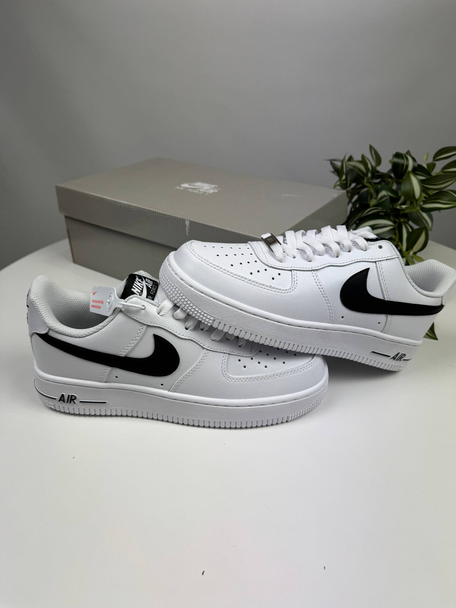 Кросівки Nike Air Force White (чорний свуш)🚀