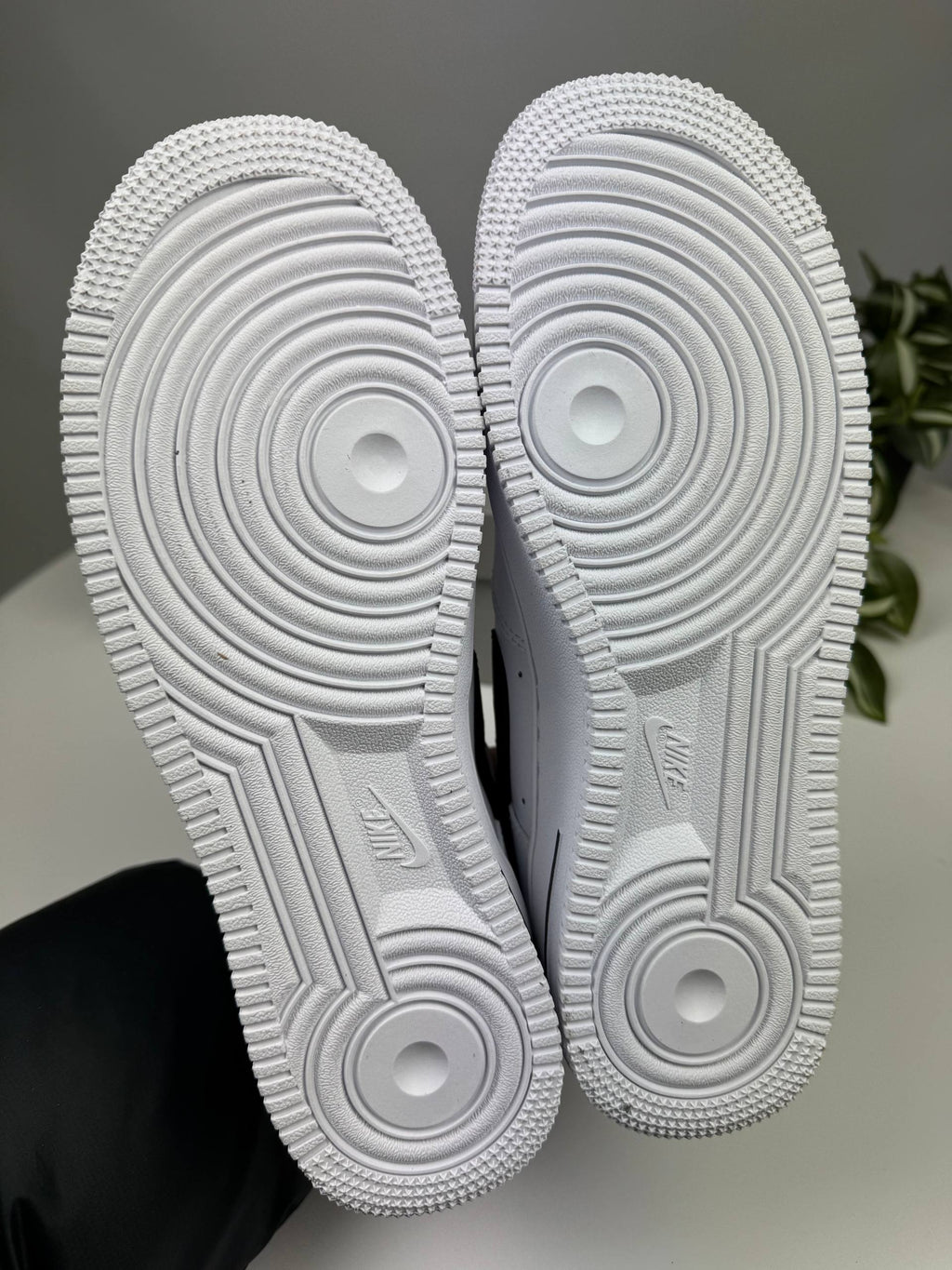Кросівки Nike Air Force White (чорний свуш)🚀
