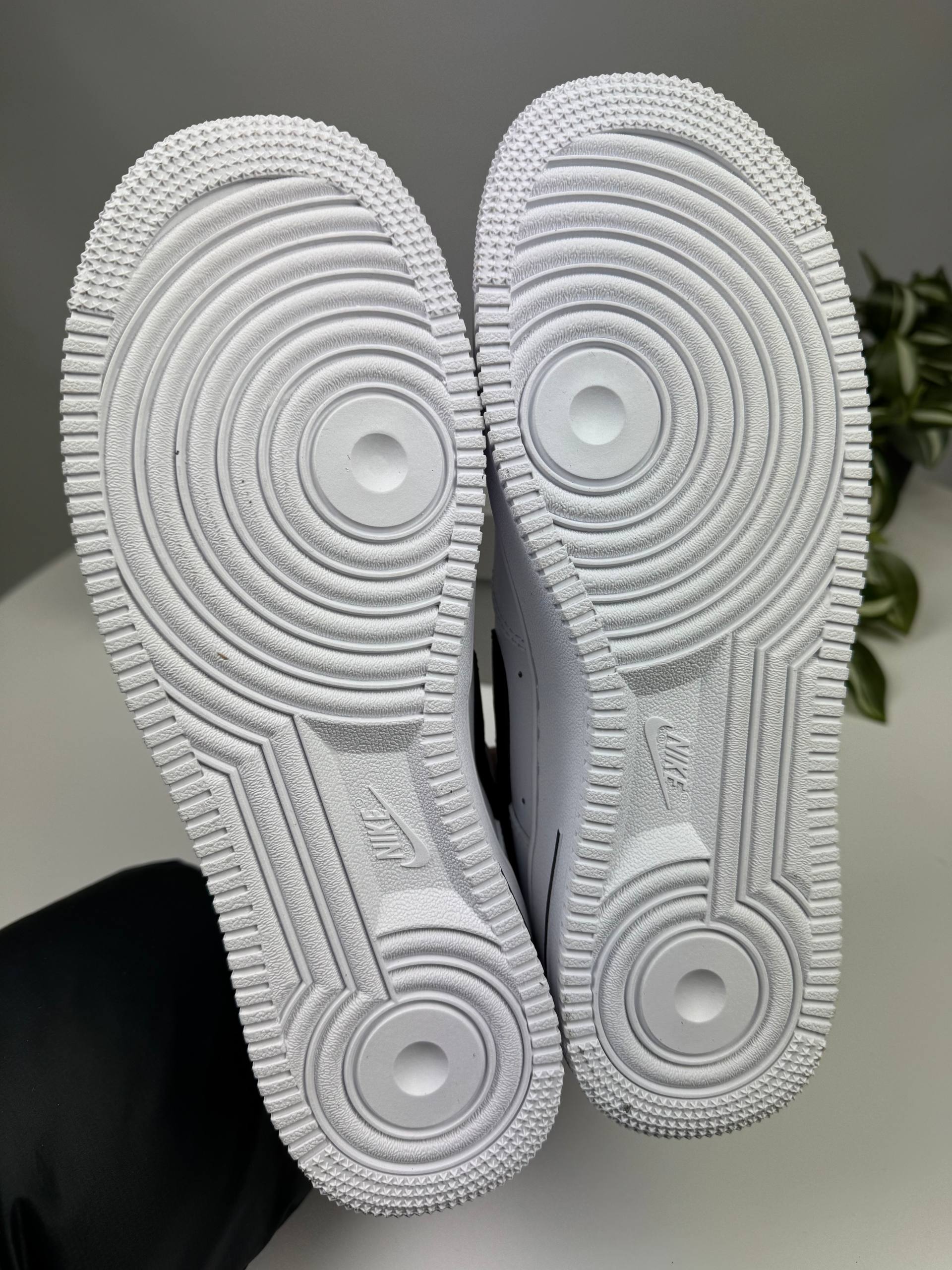 Кросівки Nike Air Force White (чорний свуш)🚀